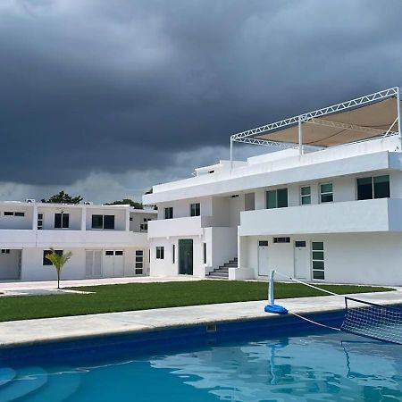 Guest House Stone Wall Residences Cancún Buitenkant foto